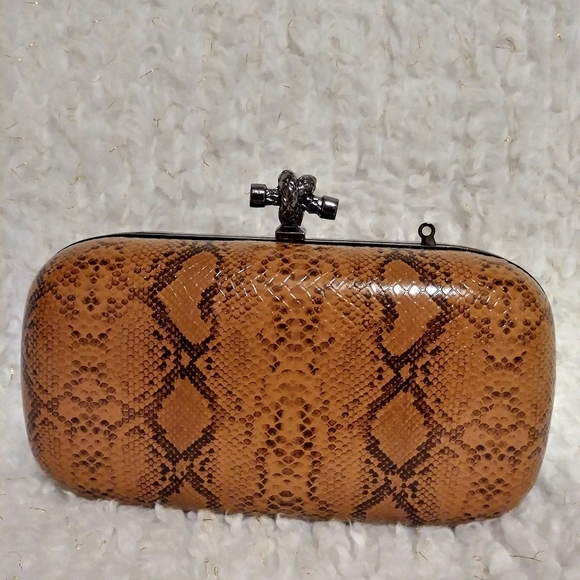 Clutch - Picture 2 of 3